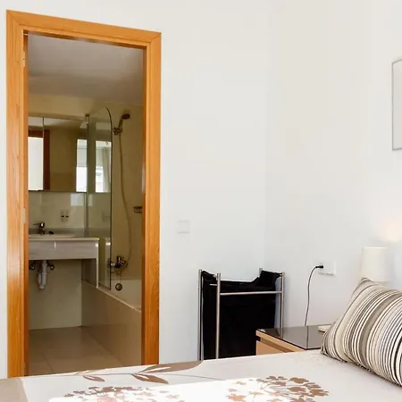Ground Floor With Private Garden Bellresguard 아파트